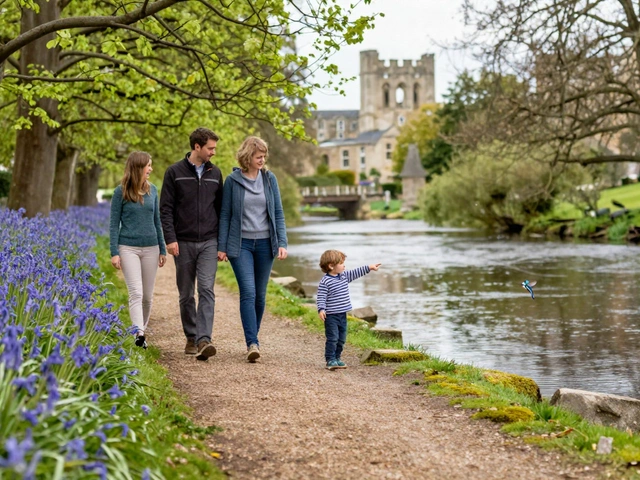 Low-Level Walks in the Borders and Dumfries and Galloway: Easy Trails for All Ages