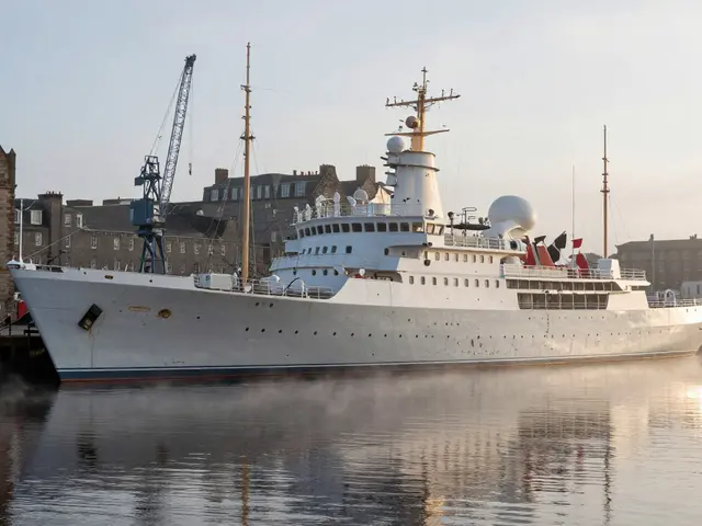 Royal Yacht Britannia Edinburgh: Visitor Guide to Queen Elizabeth II's Former Yacht