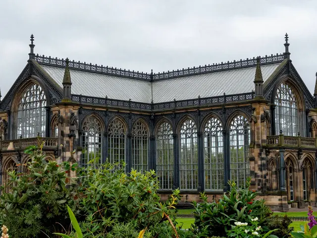 Glasgow Botanic Gardens: A Guide to the Kibble Palace and Victorian Glasshouses