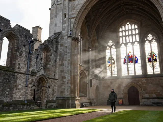 Outlaw King Locations: Visiting Linlithgow, Blackness, and Historic Castles in Scotland