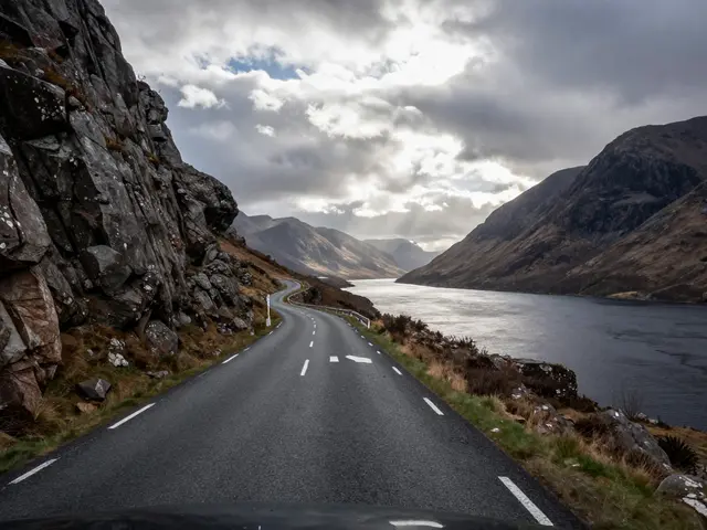 Glen Etive Drive: A Complete Guide to the Narrow Single-Track Road, Deer Safety, and Best Scenic Stops