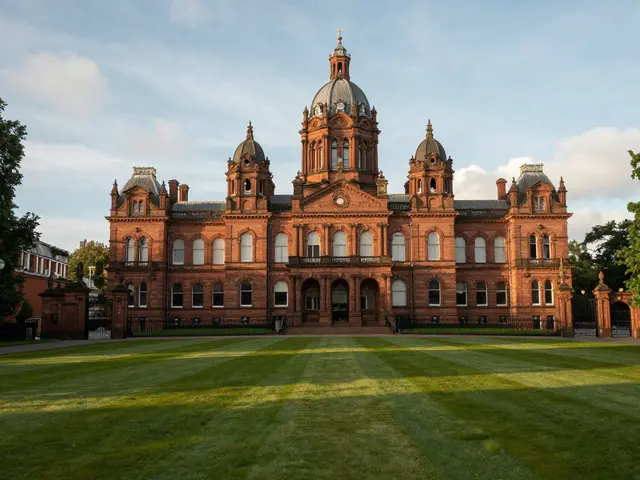 People’s Palace Glasgow: Social History and Winter Gardens Guide