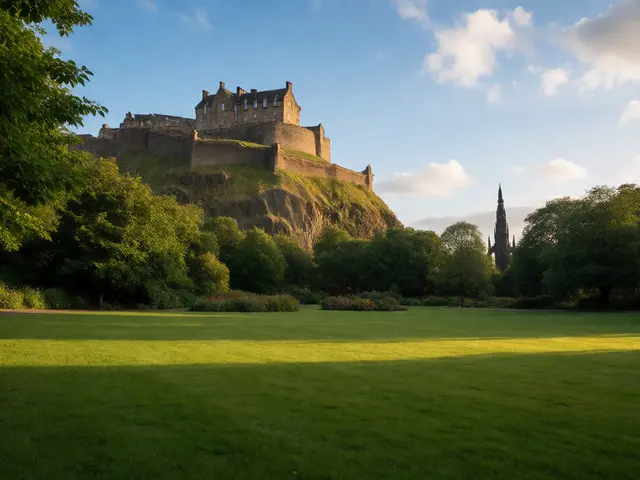 Princes Street Gardens Edinburgh: Map, Best Time to Visit, and Photo Spots