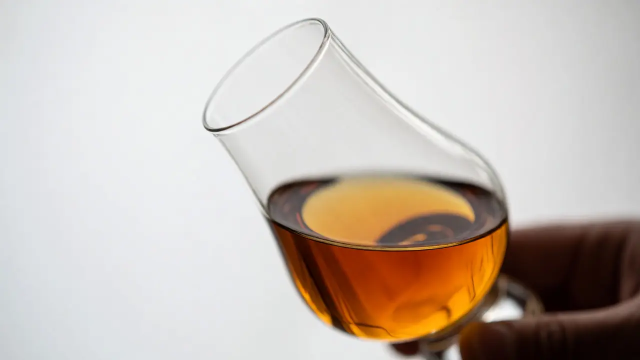 Scotch Whisky Tasting: How to Taste Whisky Like an Expert